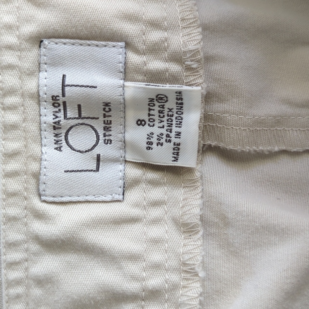 3/$20🌟 LOFT Stretch Khaki Capris Size 8 - Picture 9 of 11